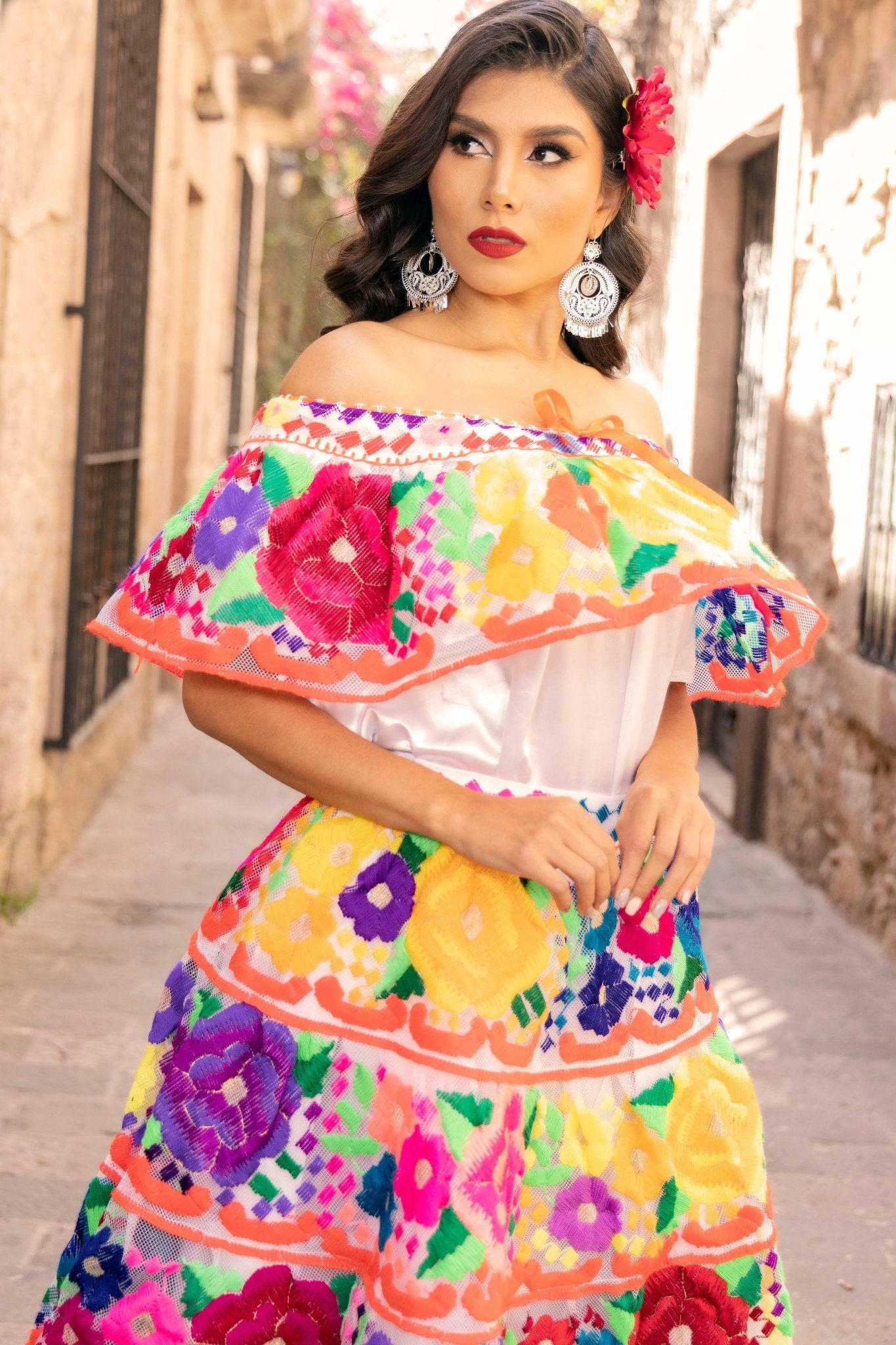 Traditional Mexican Folkloric Chiapaneco Ruedo Sencillo Dress in White with Multicolor embroidery