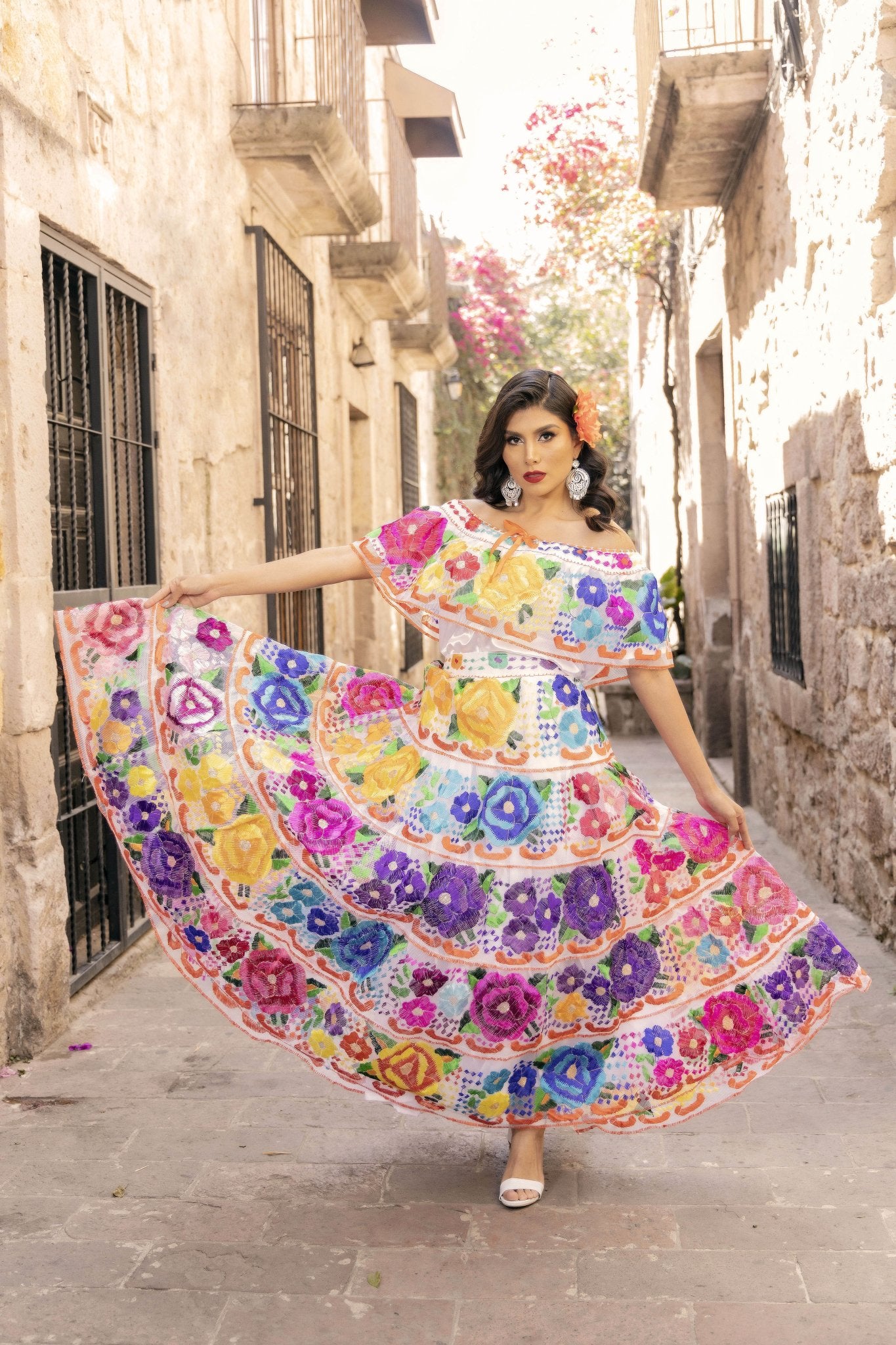 Traditional Mexican Folkloric Chiapaneco Ruedo Sencillo Dress in White with Multicolor embroidery