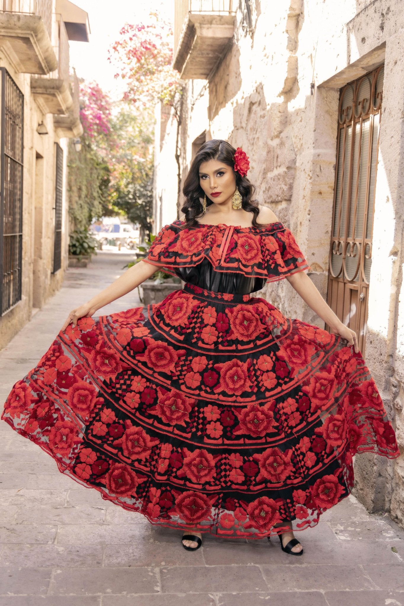 Traditional Mexican Folkloric Chiapaneco Ruedo Sencillo Dress in Black with Red Yarn Embroidery